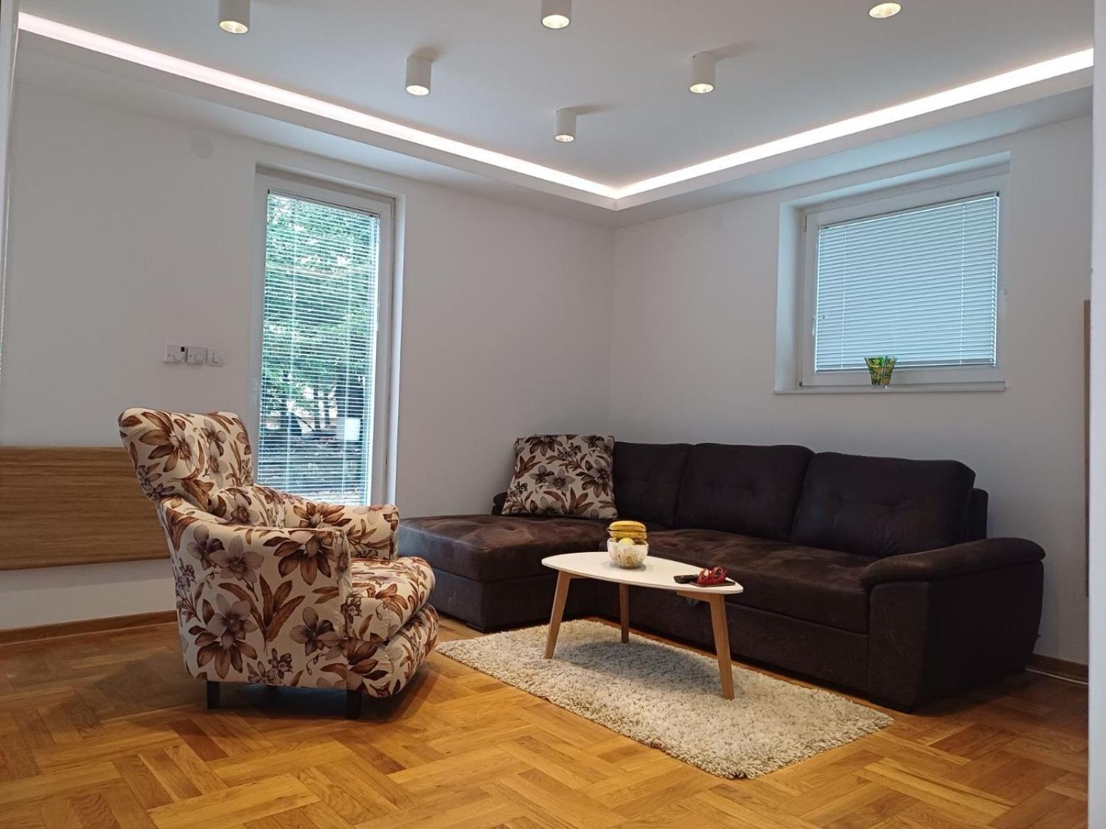 Hana Apartment *